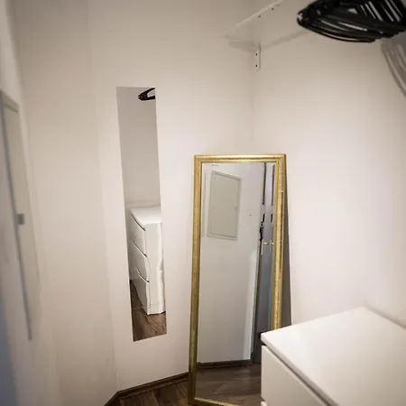 Greentreehomes - - Balkon Mit Vesteblick - Privatparkplatz Apartment